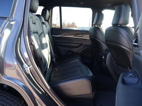 Used 2024 Jeep Grand Cherokee Limited w/ Black Appearance Package image 11