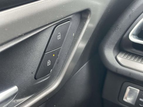 Used 2026 Chevrolet Traverse LT FWD image 24