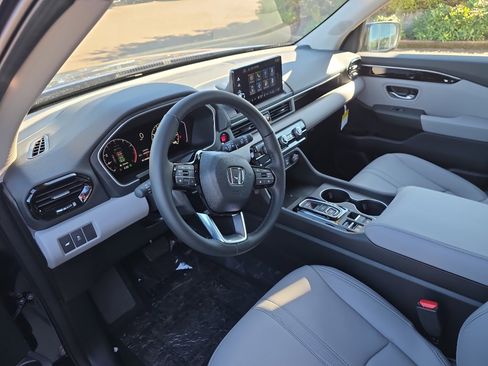 New 2025 Honda Pilot EX-L image 14
