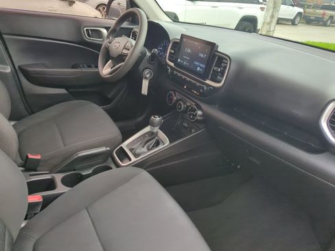 Used 2020 Hyundai Venue SE FWD image 24