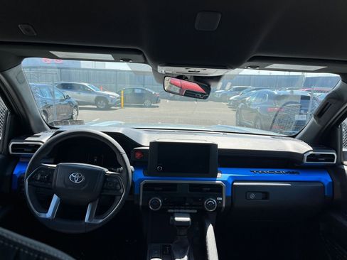 Used 2025 Toyota Tacoma TRD Off-Road image 33