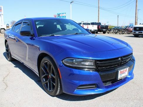 Used 2020 Dodge Charger SXT w/ Blacktop Package image 3