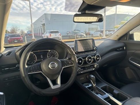 Used 2021 Nissan Sentra SR w/ SR Premium Package image 9