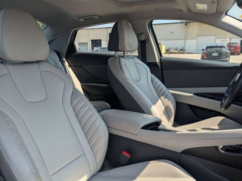 Used 2025 Hyundai Elantra Limited FWD image 38