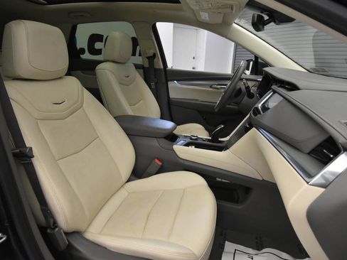 Used 2020 Cadillac XT5 Premium Luxury image 15