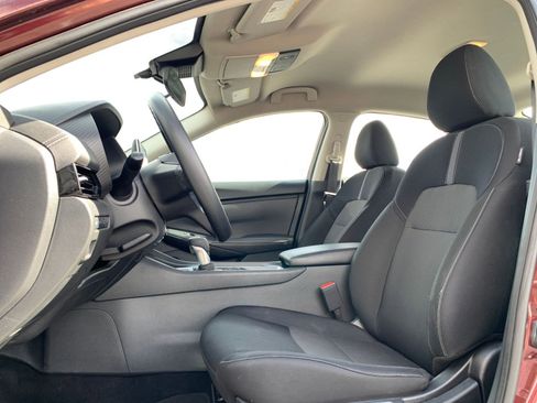 Used 2025 Nissan Sentra SV image 25