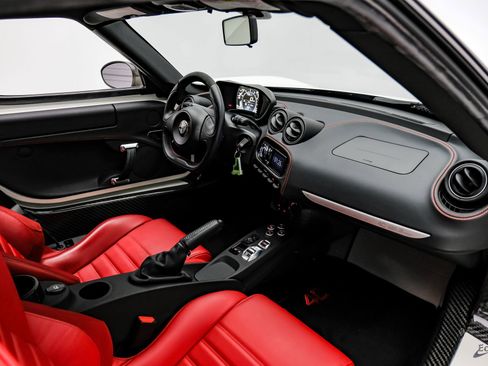 Used 2015 Alfa Romeo 4C Coupe w/ Leather Interior Group RWD image 42