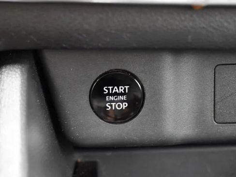 Used 2024 Nissan Rogue S FWD image 29