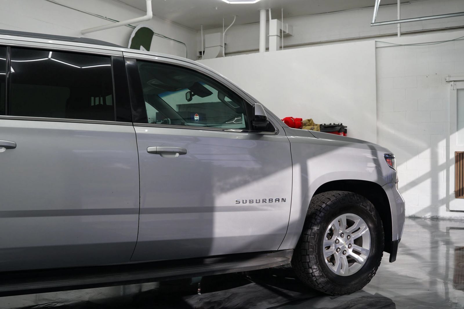 Used 2017 Chevrolet Suburban LT RWD image 6