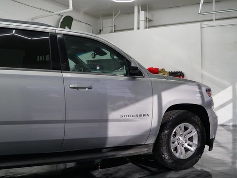 Used 2017 Chevrolet Suburban LT RWD image 6