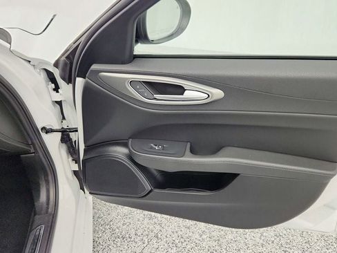 Used 2025 Alfa Romeo Giulia AWD w/ Veloce Package AWD image 27