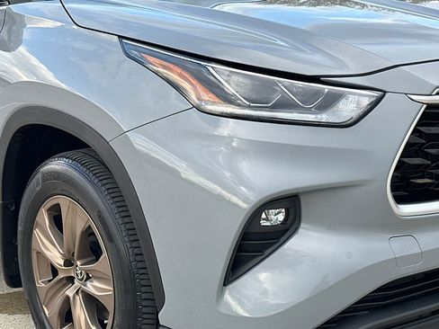 Used 2022 Toyota Highlander Bronze Edition image 11