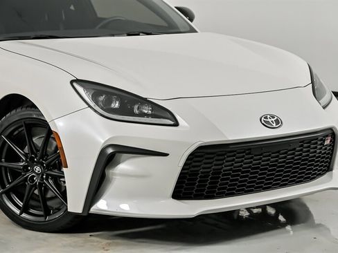 Used 2025 Toyota GR86 Premium w/ ALL Weather Mat Package (TMS) RWD image 3