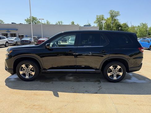 Used 2025 Honda Pilot EX-L image 3