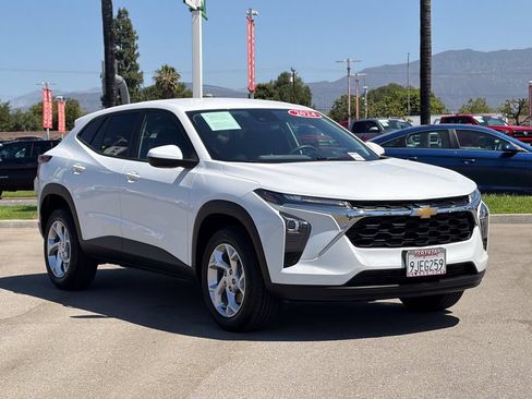 Used 2024 Chevrolet Trax LS w/ LS Convenience Package FWD image 46