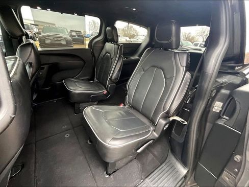 Used 2018 Chrysler Pacifica Limited w/ Advanced Safetytec Group image 25