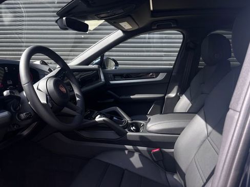 New 2026 Porsche Cayenne Coupe image 4