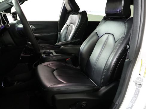 Used 2025 Chrysler Pacifica Select FWD image 22