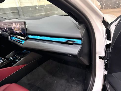 Used 2026 BMW i5 eDrive40 w/ M Sport Package RWD image 18