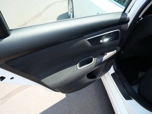 Used 2015 Nissan Altima 2.5 SV FWD image 17