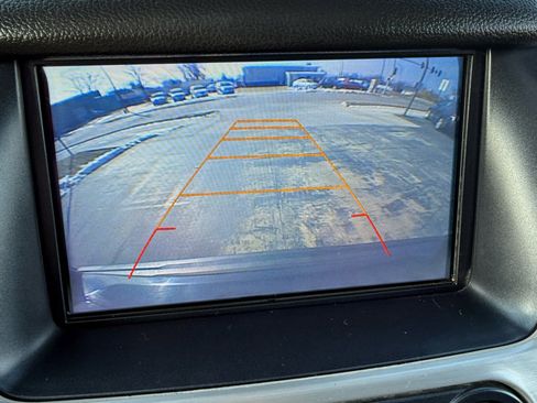 Used 2017 GMC Yukon XL SLT w/ Open Road Package image 16