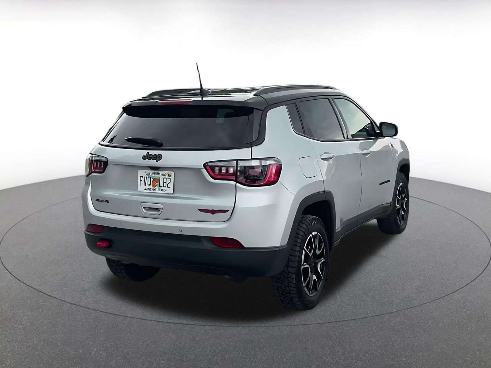 Used 2025 Jeep Compass Trailhawk AWD/4WD image 14