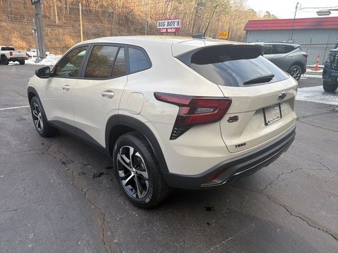New 2026 Chevrolet Trax RS w/ Sunroof Package image 2