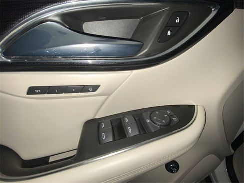 Used 2023 Buick Envision Essence image 13