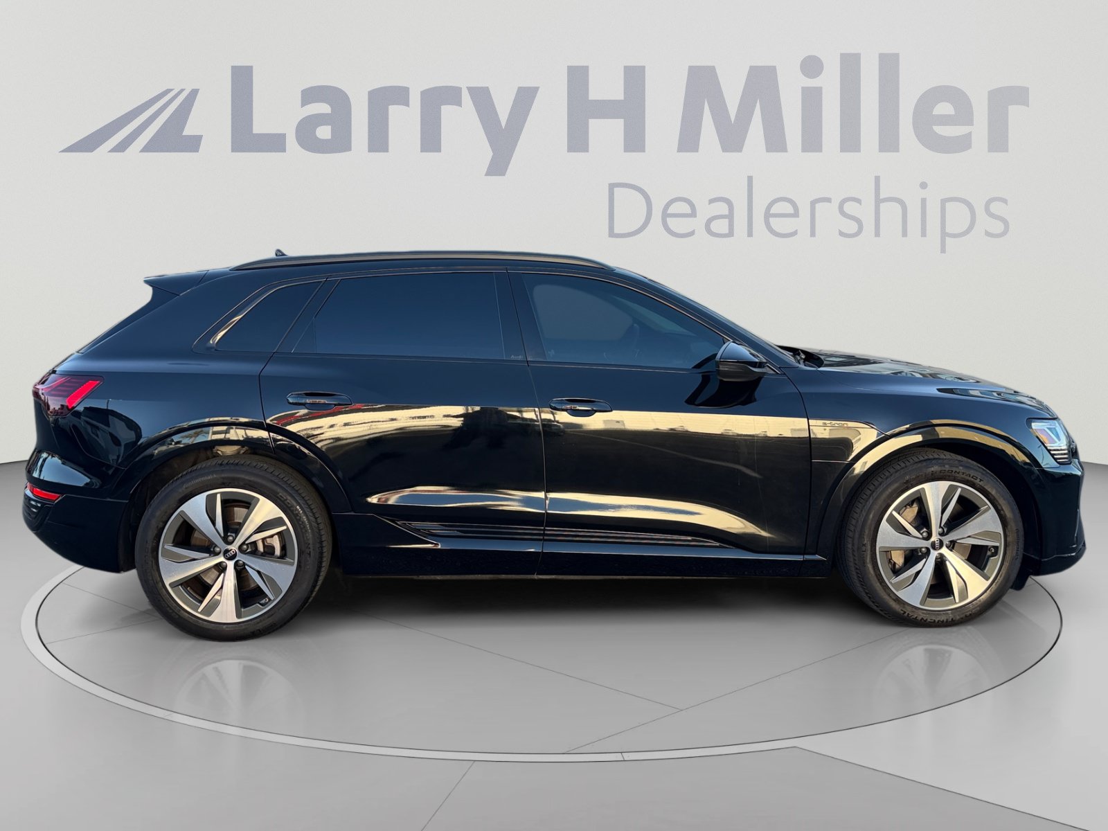Used 2024 Audi Q8 e-tron Premium AWD/4WD image 6