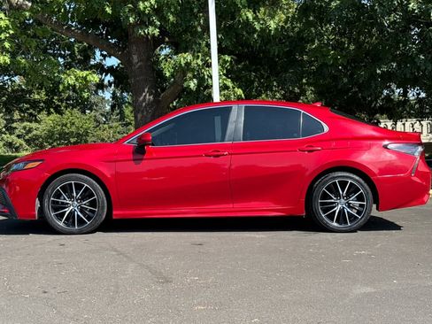 Used 2021 Toyota Camry SE FWD image 5