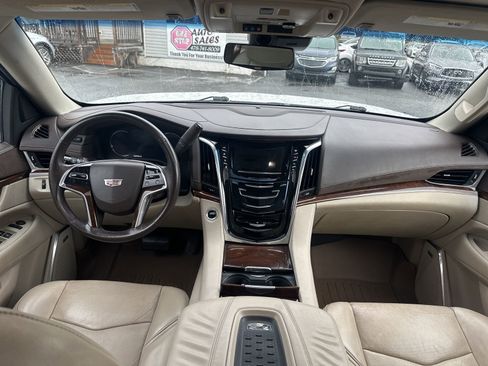 Used 2017 Cadillac Escalade ESV Premium Luxury image 9