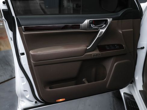 Used 2018 Lexus GX 460 Luxury image 21