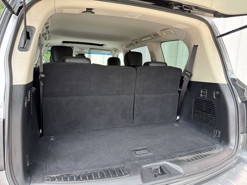 Used 2017 INFINITI QX80 4WD w/ Driver Assistance Package image 16