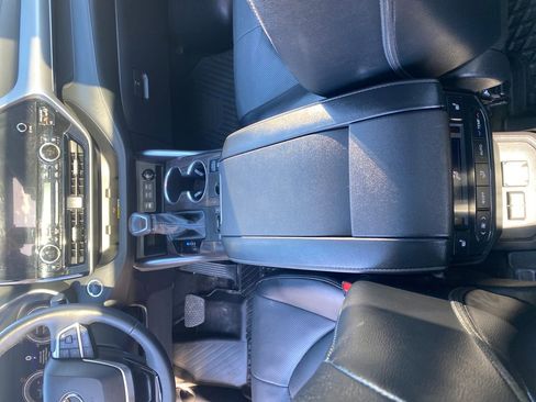 Used 2024 Toyota Highlander Platinum image 26