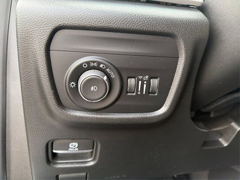 Used 2022 Jeep Grand Cherokee L Limited image 17