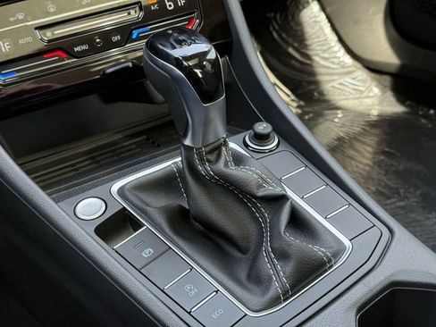 New 2026 Volkswagen Jetta SE FWD image 18