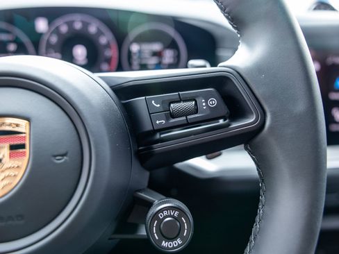 Certified 2025 Porsche Cayenne AWD/4WD image 43