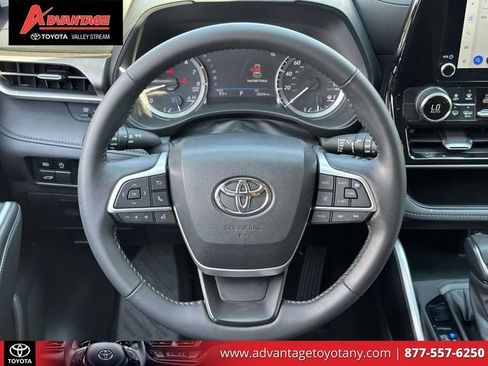 Used 2023 Toyota Highlander LE FWD image 19