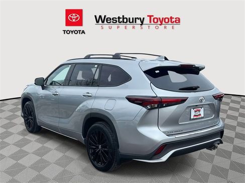 Used 2024 Toyota Highlander XSE image 11