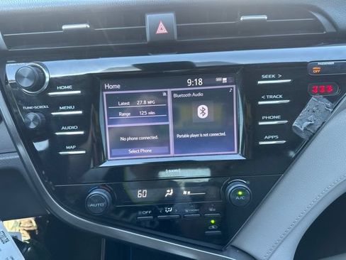 Used 2020 Toyota Camry SE w/ Cold Weather Package AWD/4WD image 17