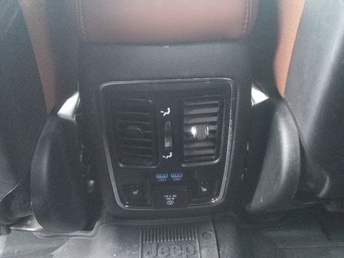 Used 2021 Jeep Grand Cherokee Overland image 12