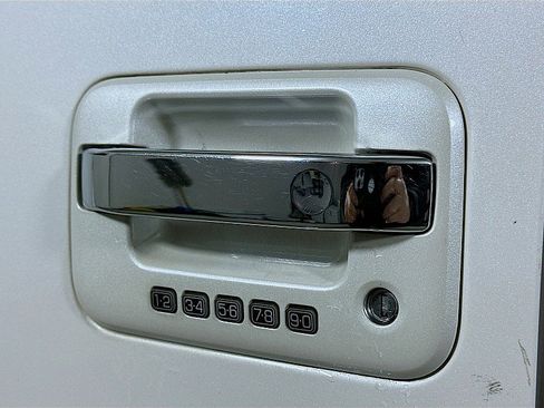 Used 2012 Ford F150 Lariat w/ Lariat Chrome Pkg image 34