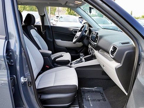 Used 2026 Hyundai Venue SEL FWD image 11