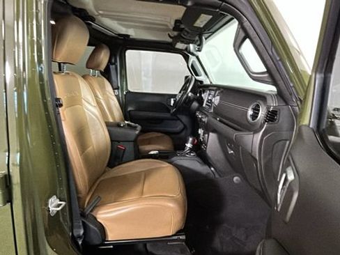 Used 2023 Jeep Wrangler Unlimited Sahara w/ Cold Weather Group AWD/4WD image 29