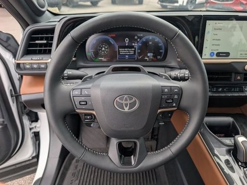 Used 2025 Toyota Crown Signia w/ Advanced Technology Package AWD/4WD image 21