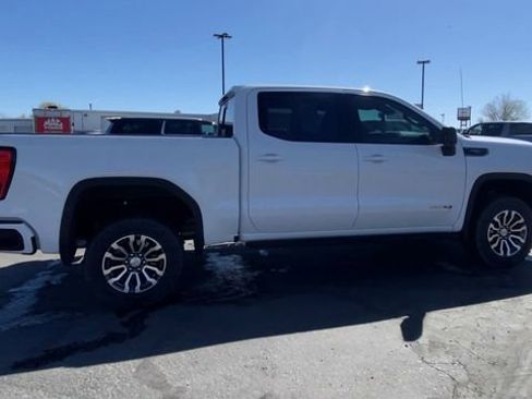 Used 2022 GMC Sierra 1500 AT4 w/ AT4 Premium Package AWD/4WD image 9
