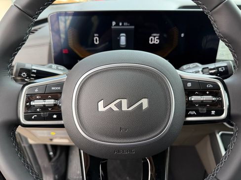 New 2026 Kia Carnival FWD image 21