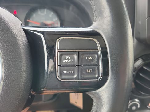 Used 2016 Jeep Wrangler Unlimited Sahara image 15