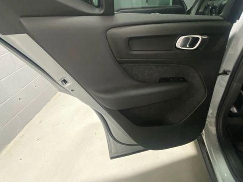 Used 2025 Volvo XC40 B5 Core image 8