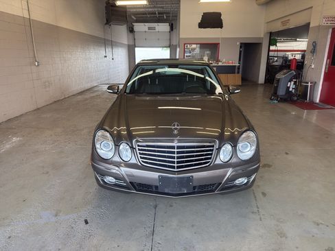 Used 2008 Mercedes-Benz E 350 4MATIC Sedan image 2